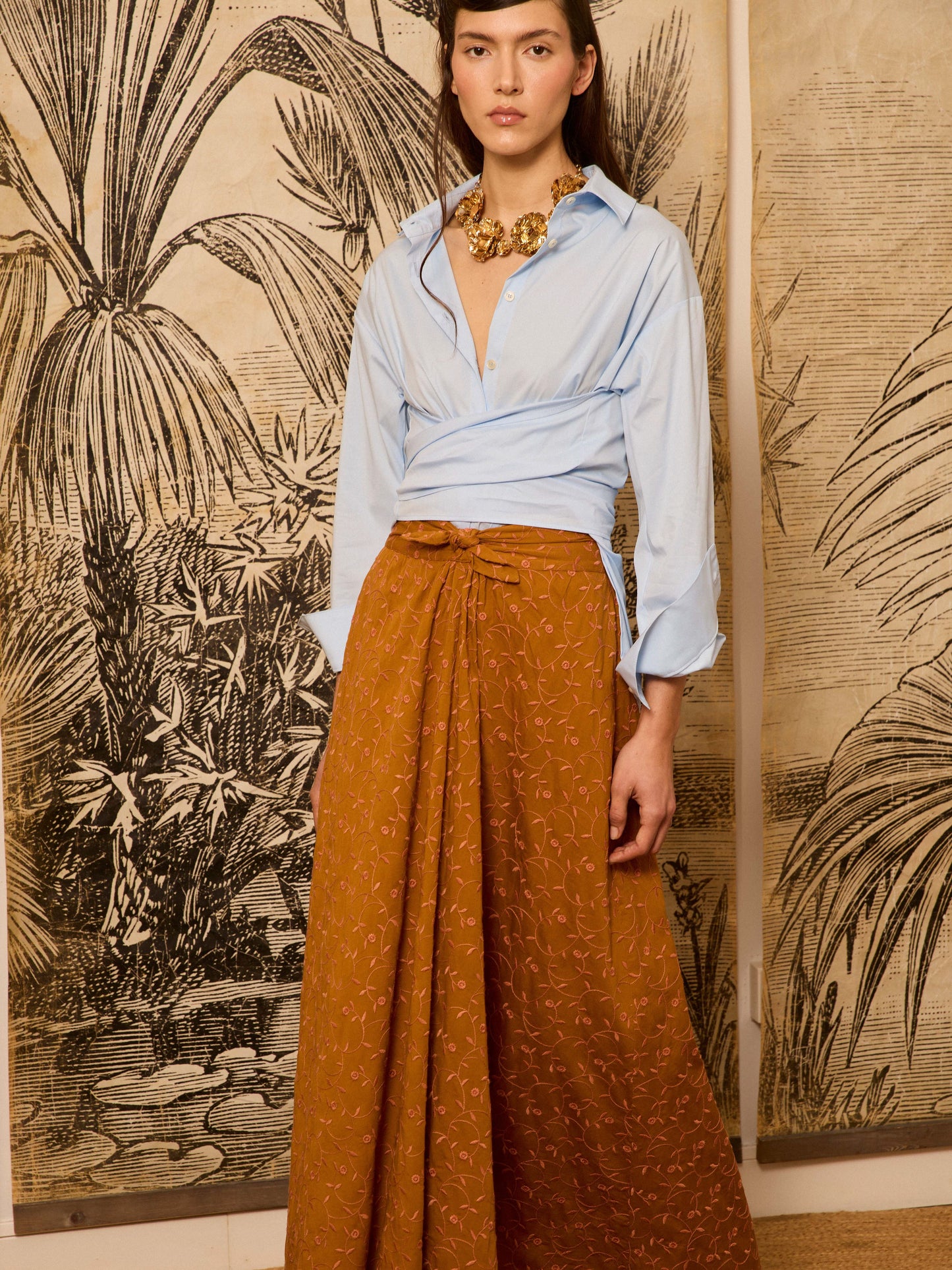 Falda bordada mostaza