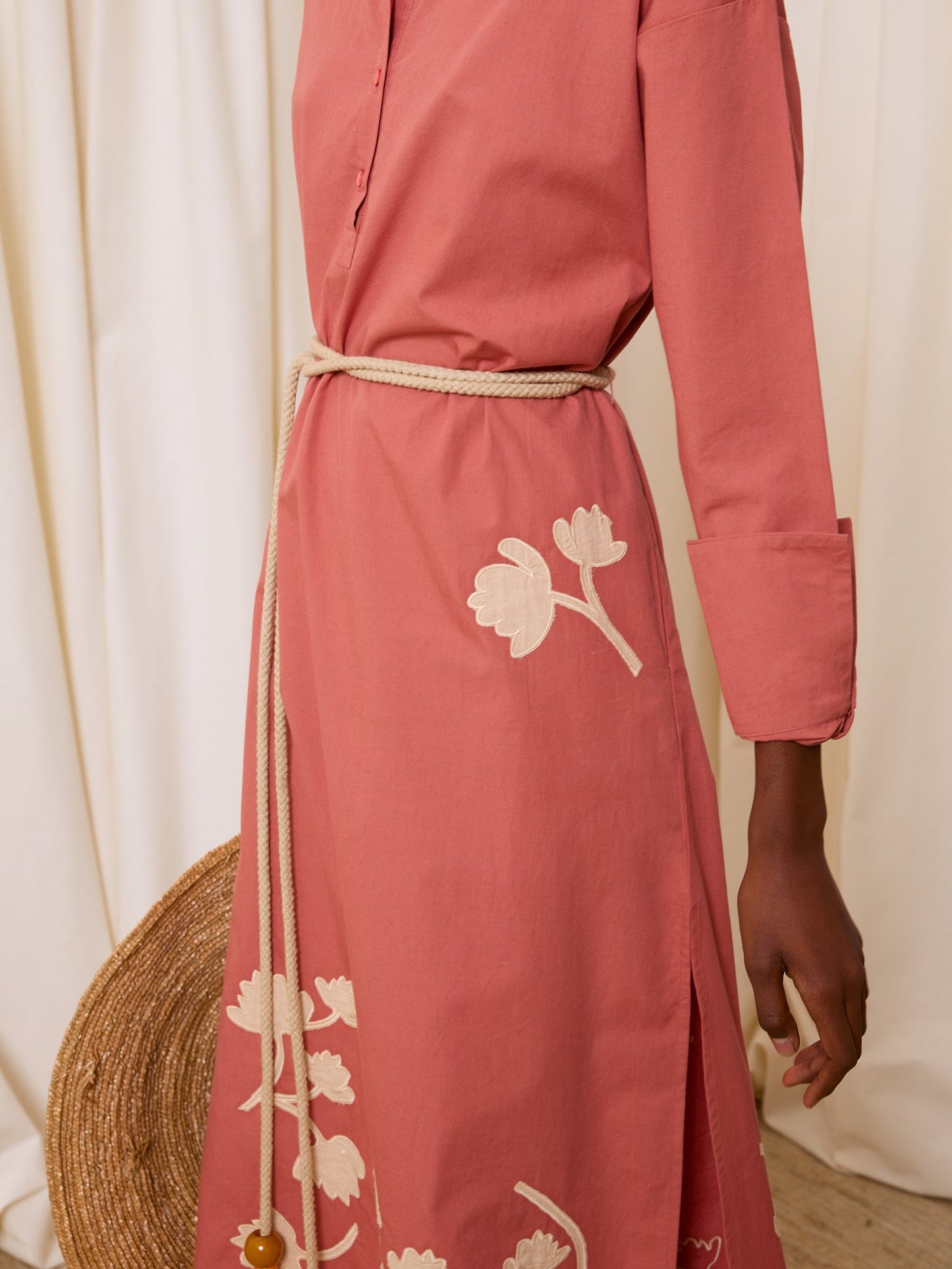Vestido camisero con cuerda coral