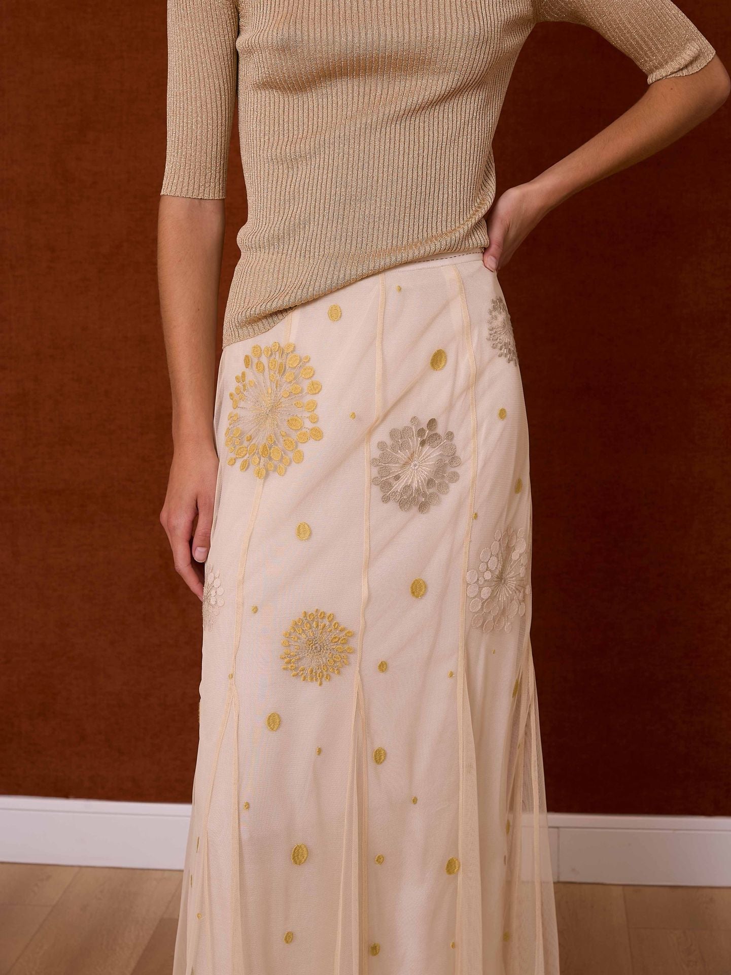 Falda larga de tul marfil