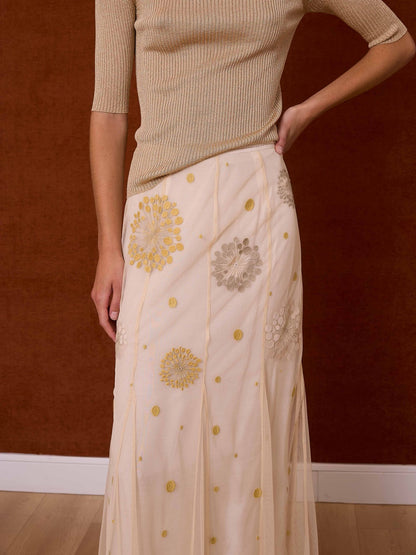 Falda larga de tul marfil