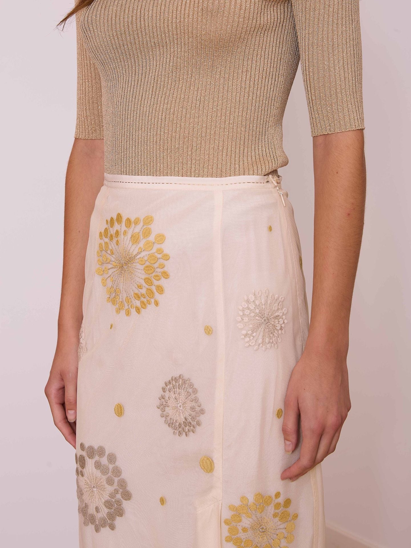 Falda midi de tul marfil