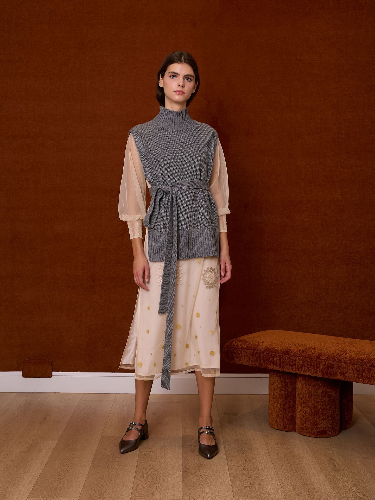 Chaleco cuello alto gris