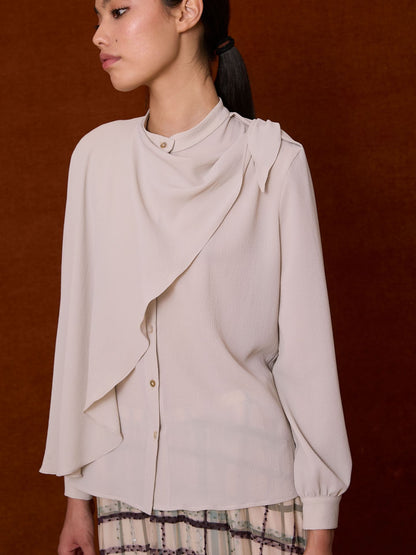 Blusa con lazada cruzada gris