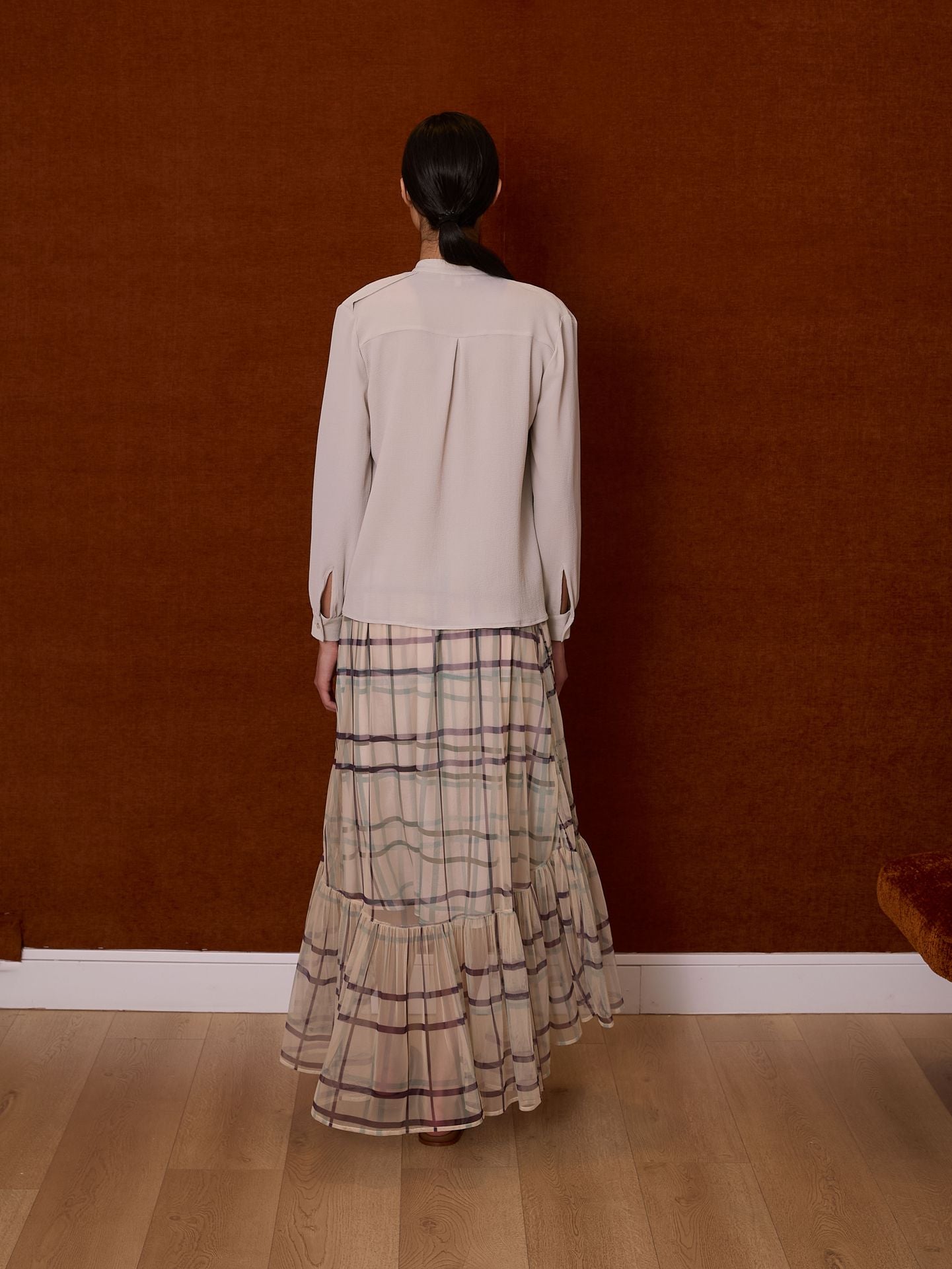 Blusa con lazada cruzada gris