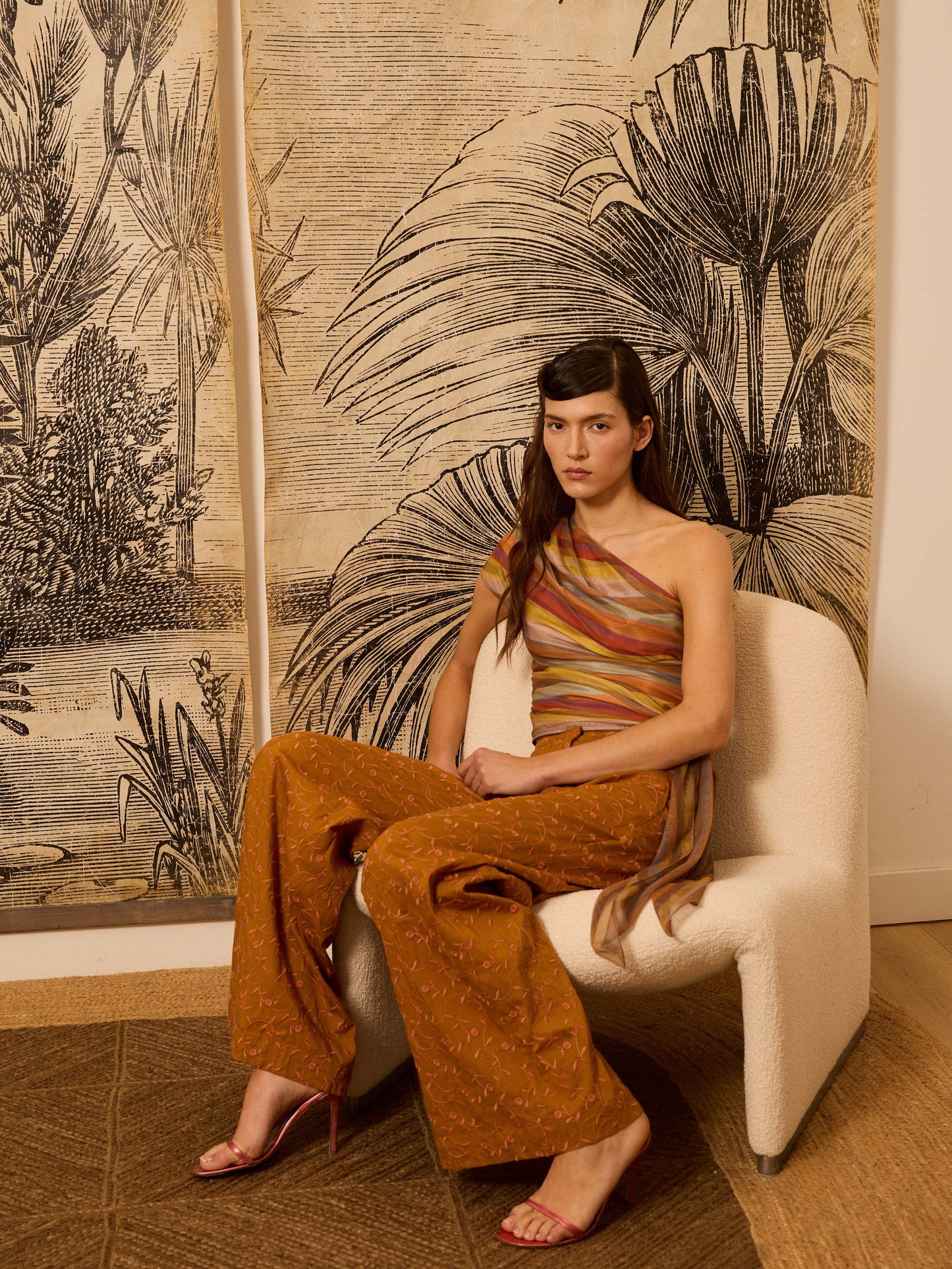 Pantalón mostaza bordado