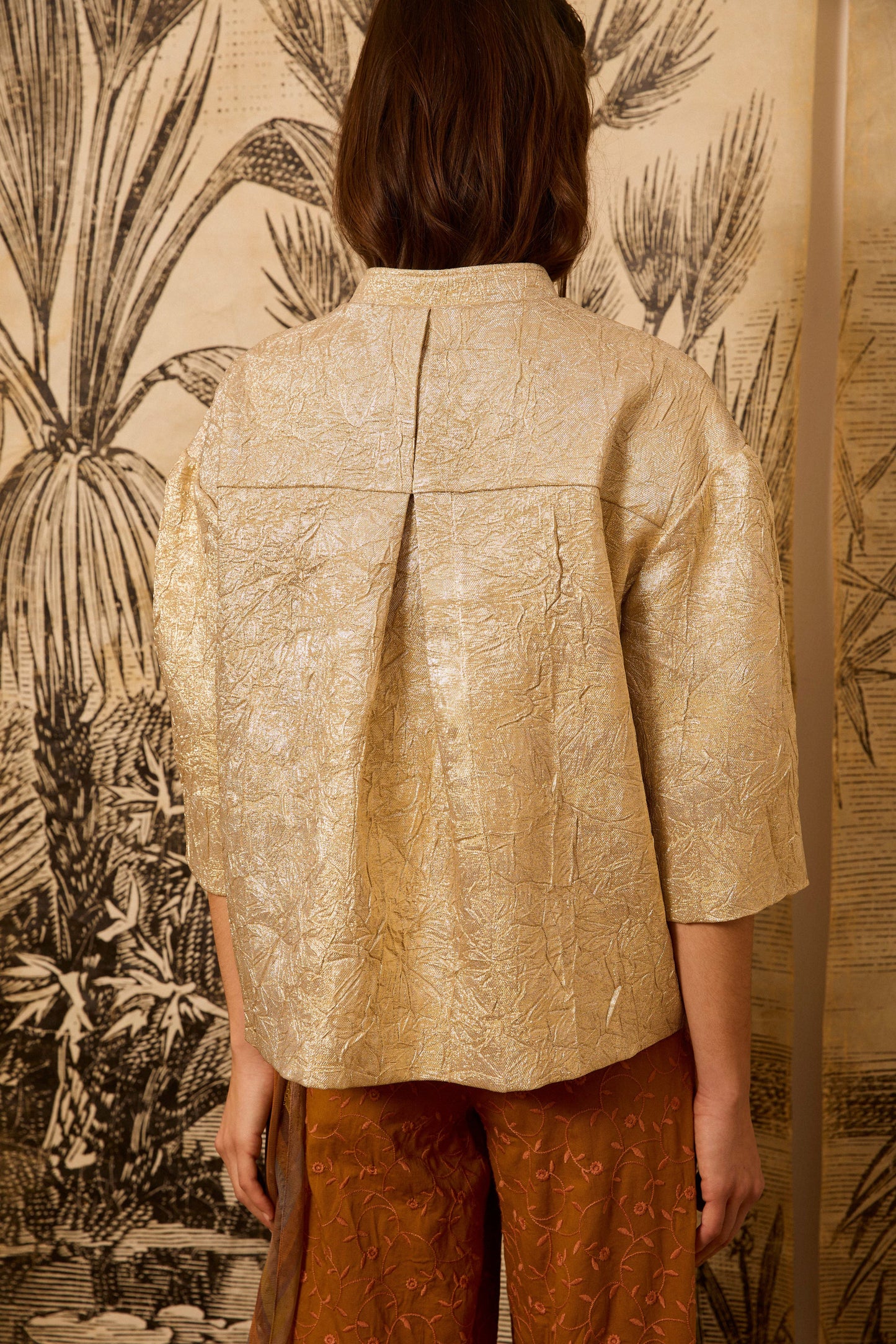 Cazadora metalizada dorada