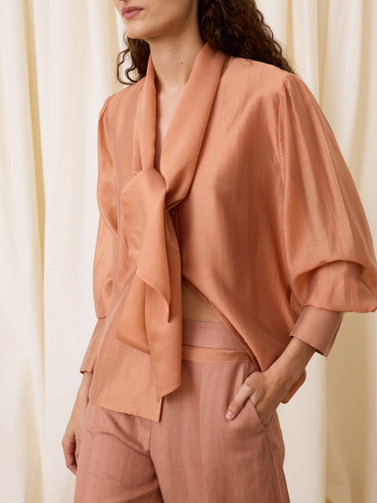 Blusa escote pico color rosa
