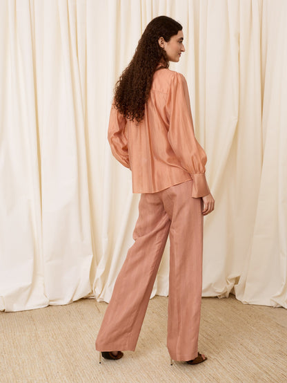 Blusa escote pico color rosa
