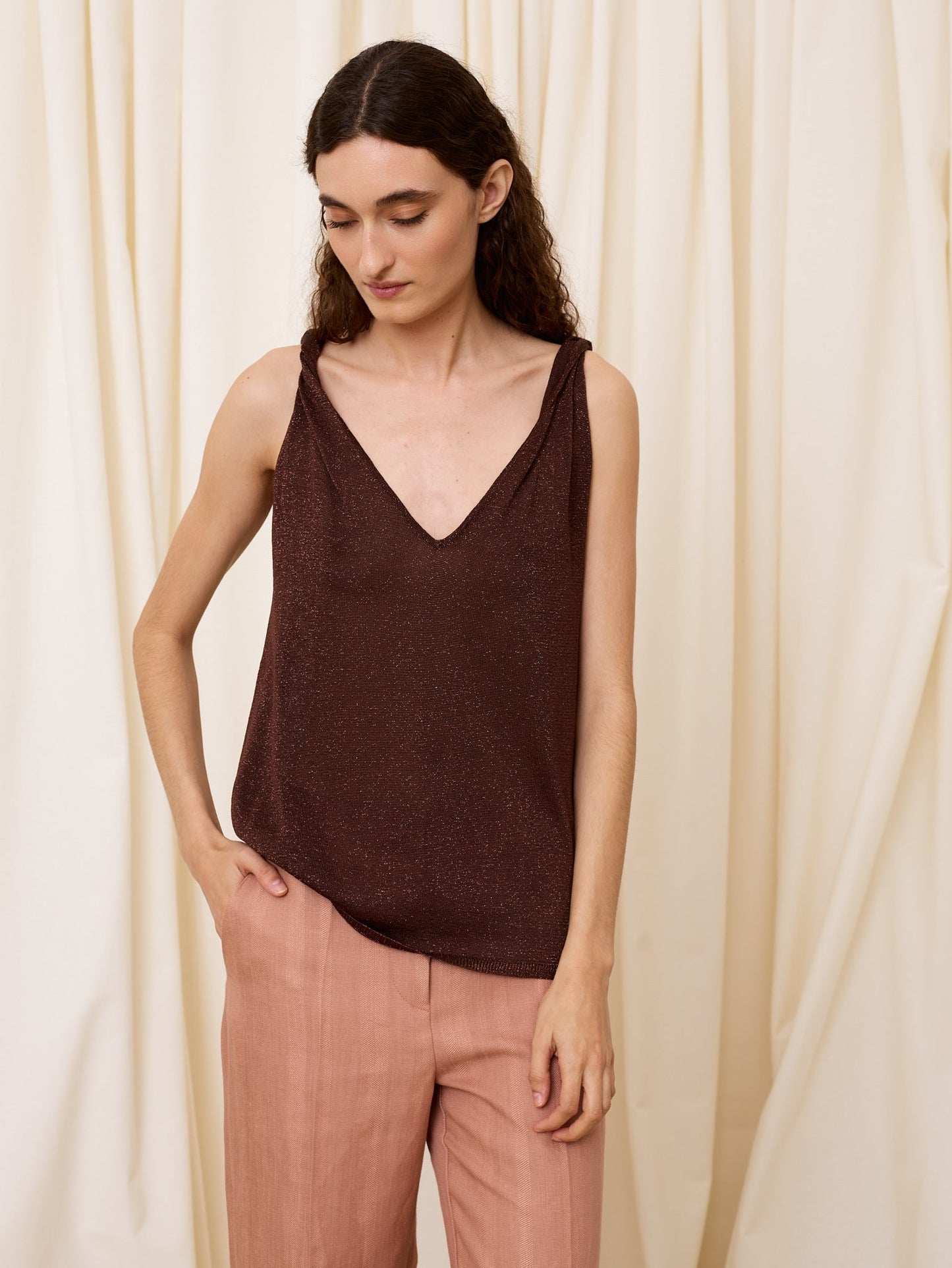 Top de lurex escote pico chocolate