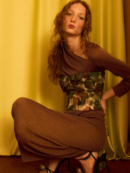 Jersey cuello asimétrico color cobre