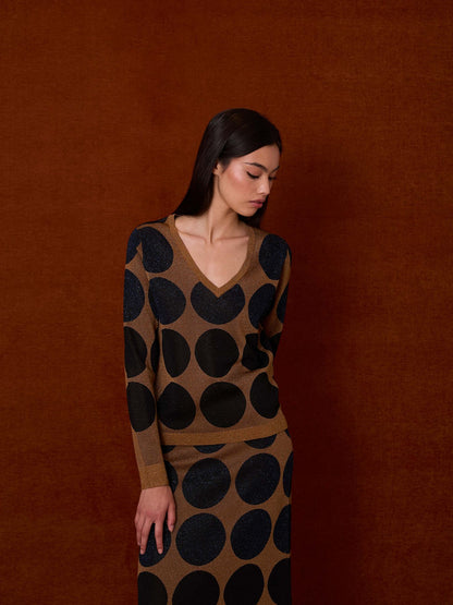 Jersey de pico color cobre con lunares azul y negro