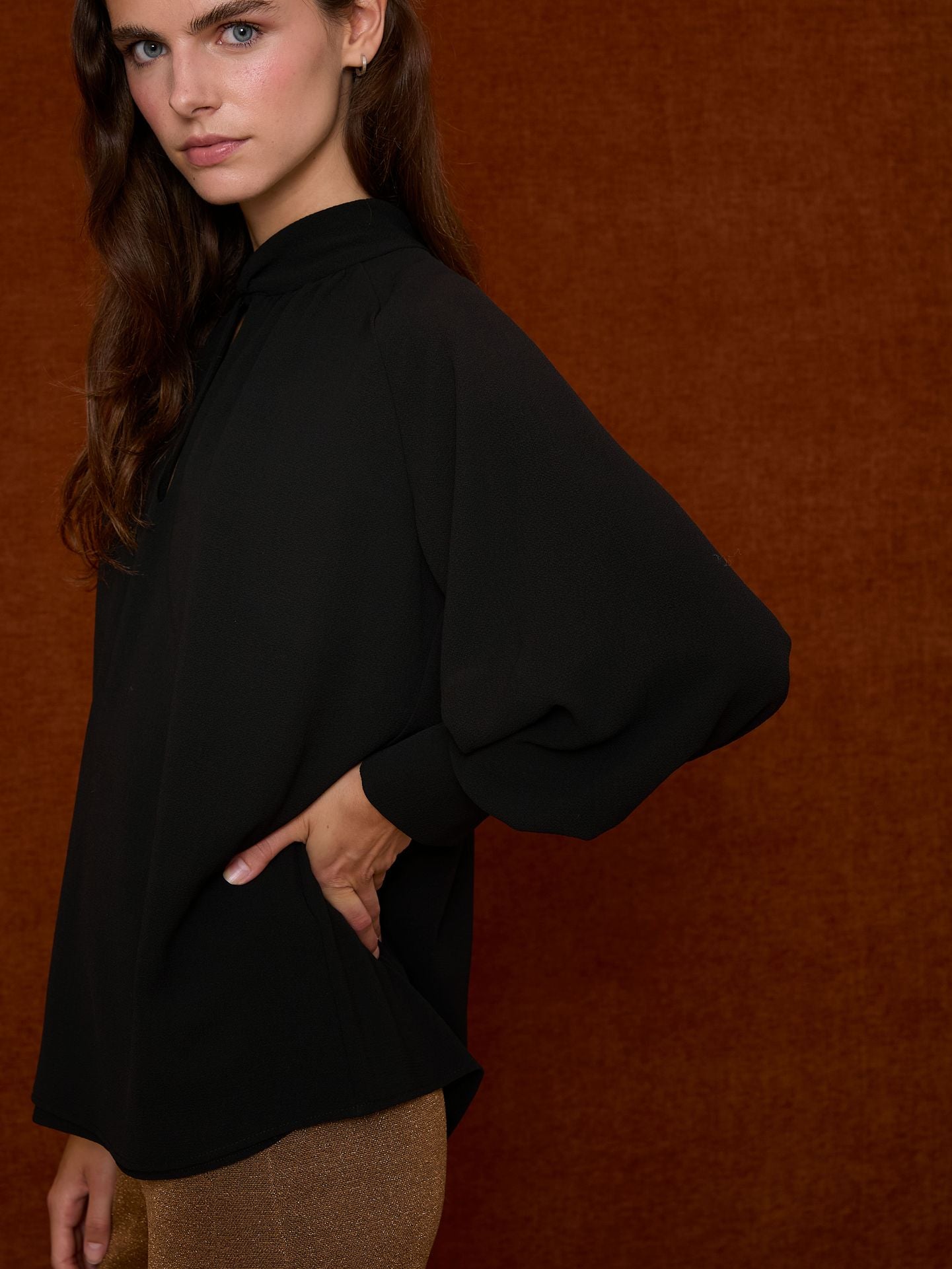 Blusa cuello cerrado negro