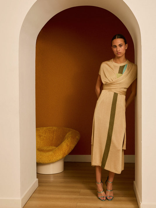 Chaqueta dorada de lurex larga