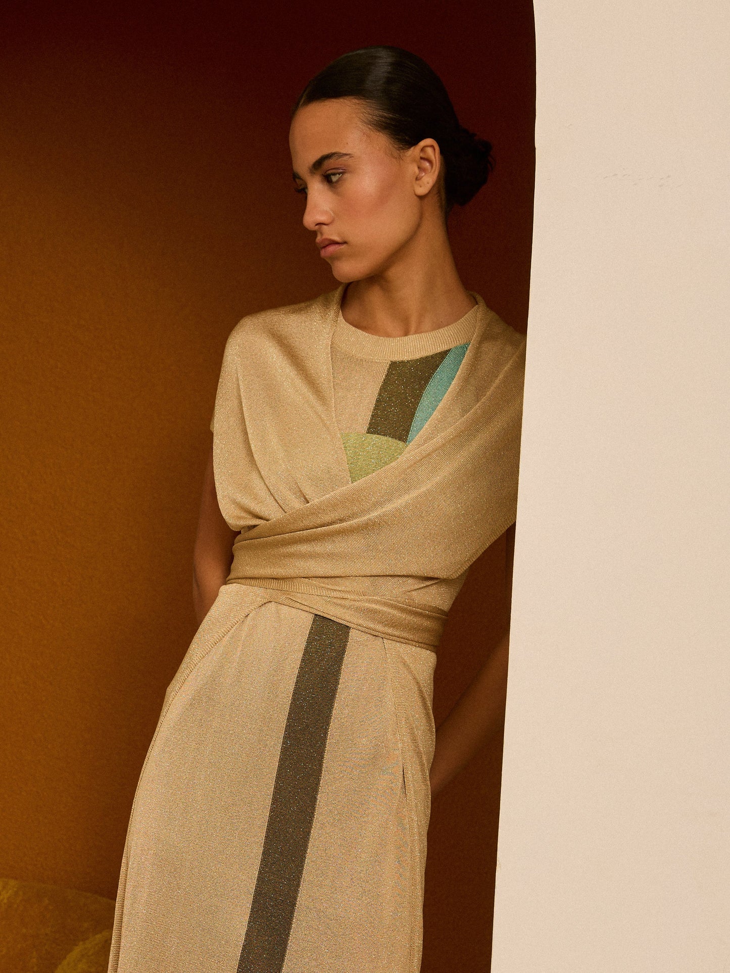 Chaqueta dorada de lurex larga