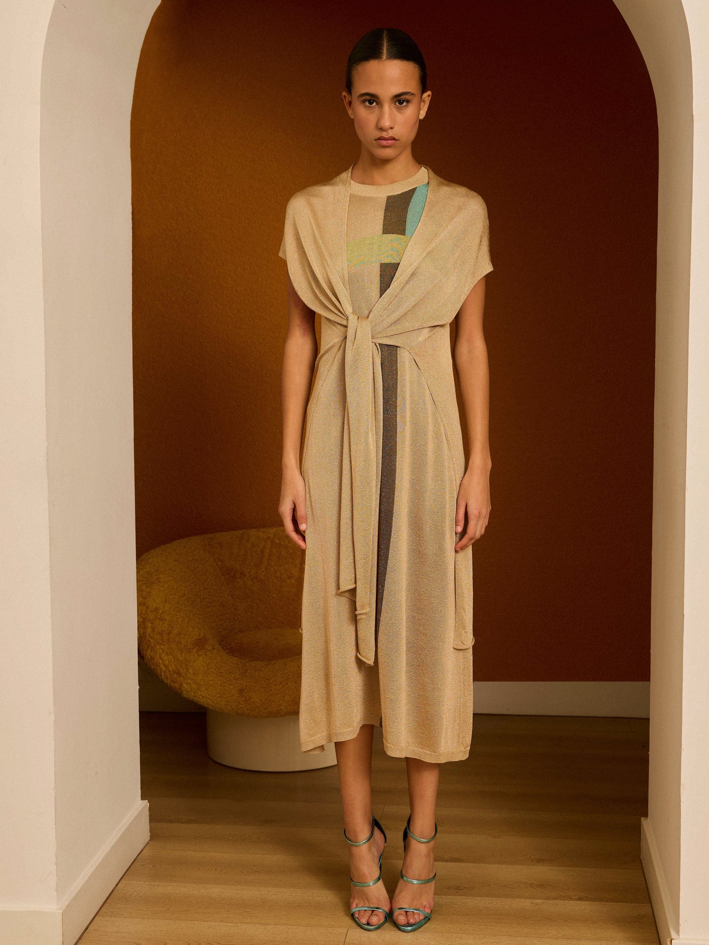 Chaqueta dorada de lurex larga