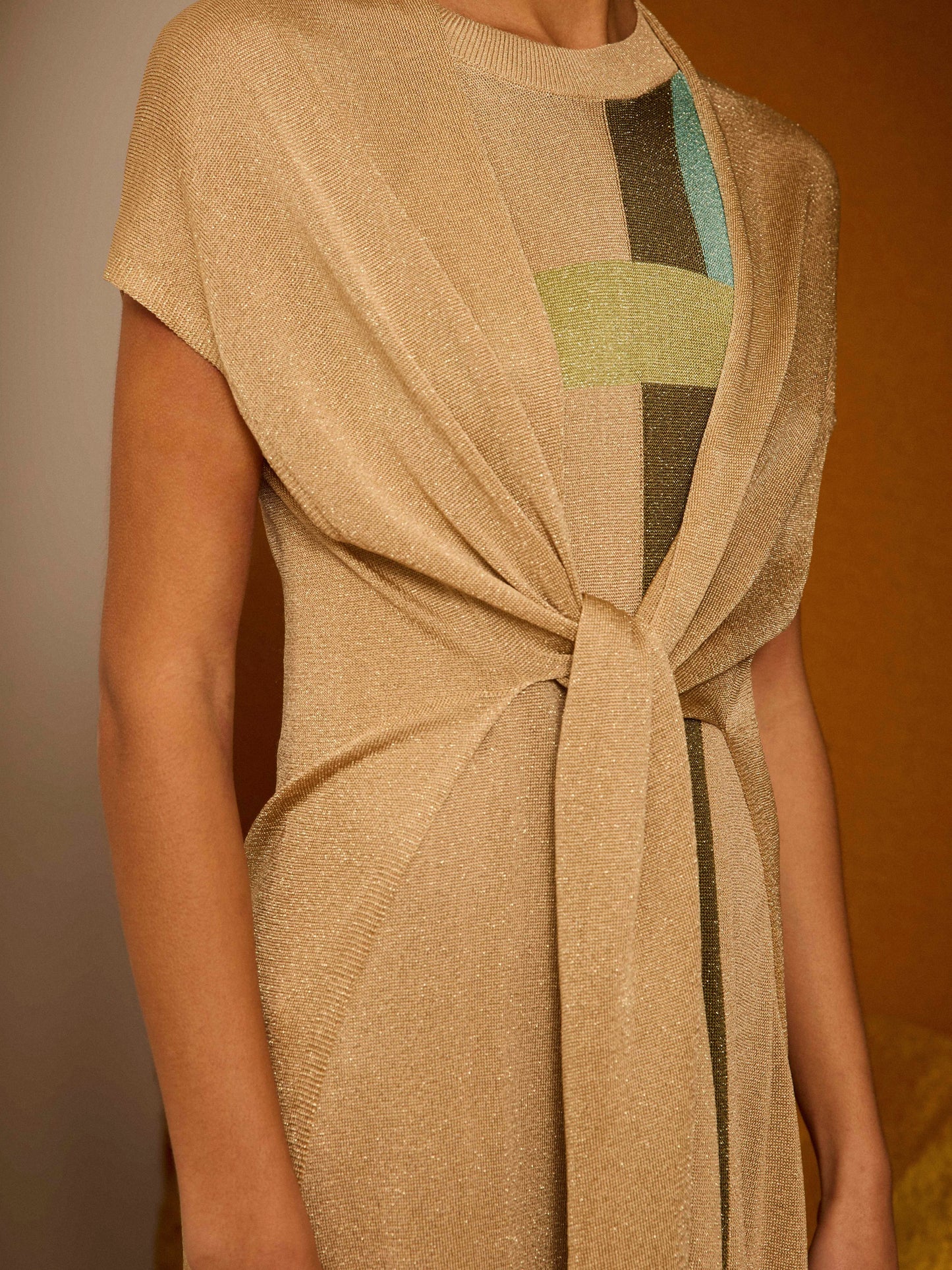 Chaqueta dorada de lurex larga