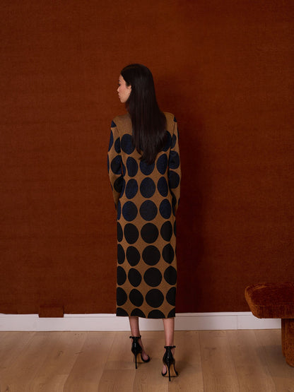 Vestido midi con lunares azul marino y negro