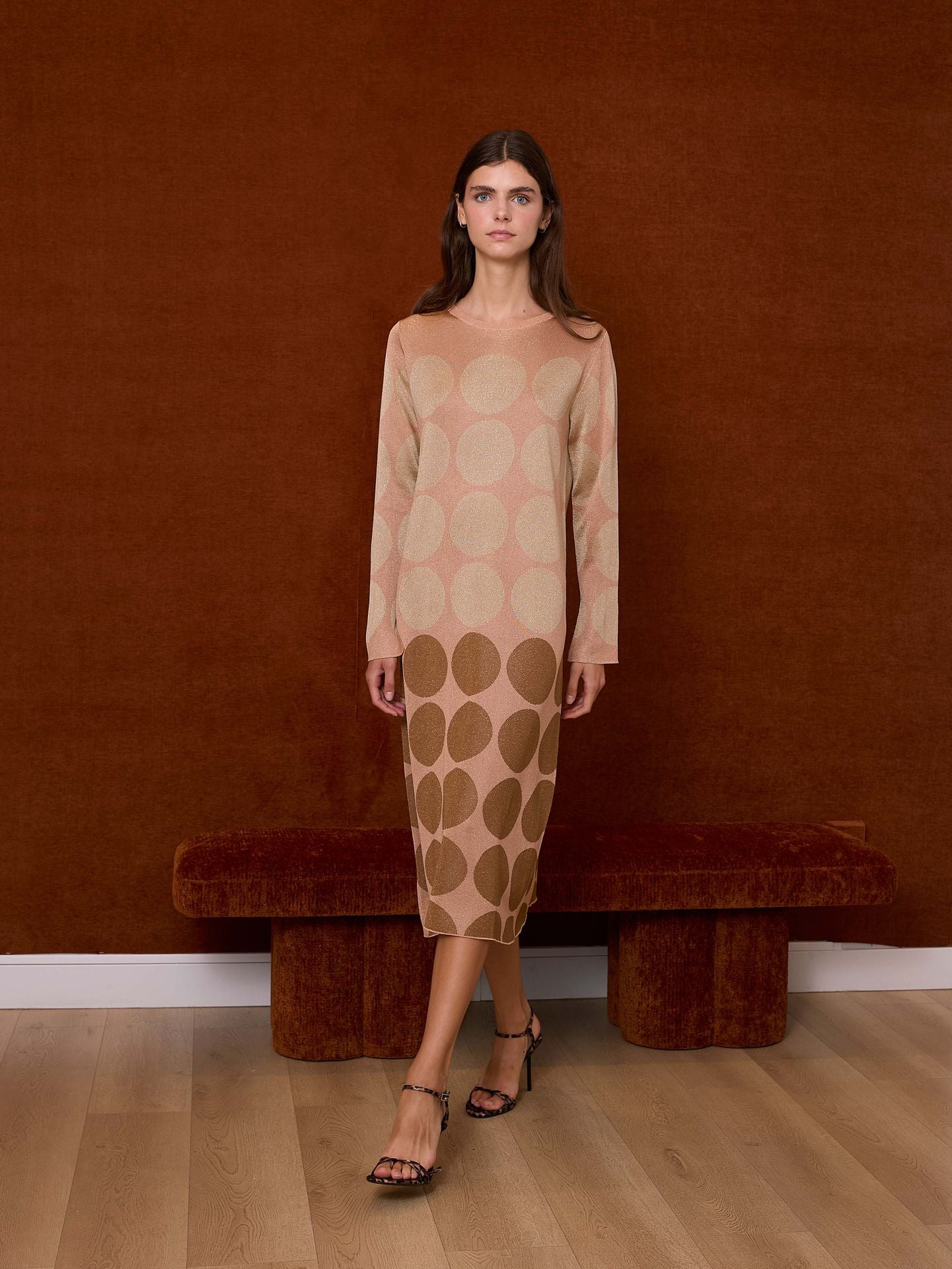 Vestido midi rosa de lurex con lunares