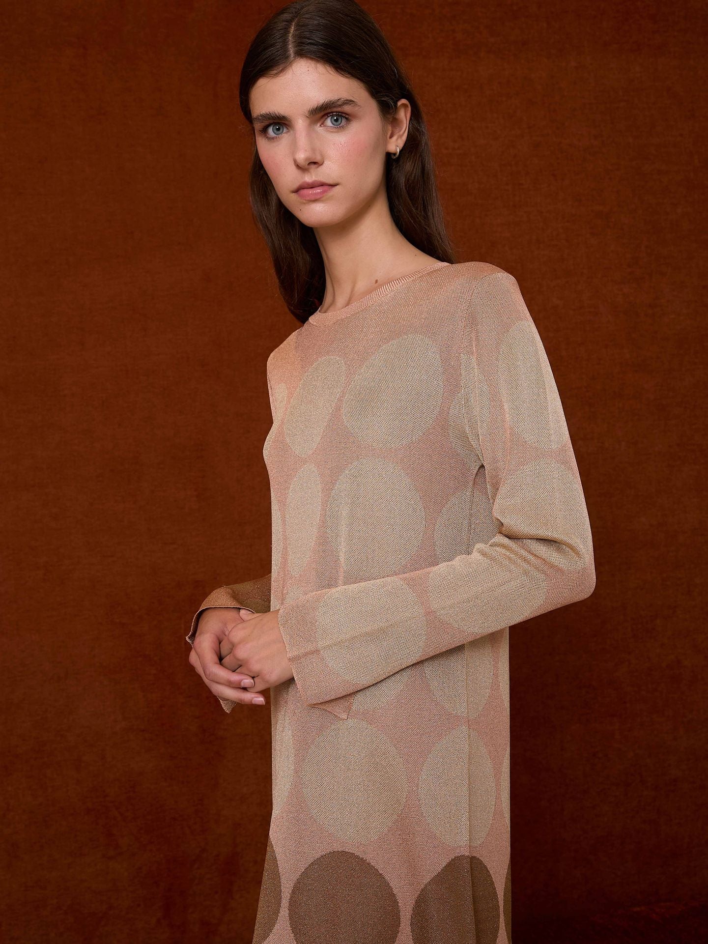 Vestido midi rosa de lurex con lunares