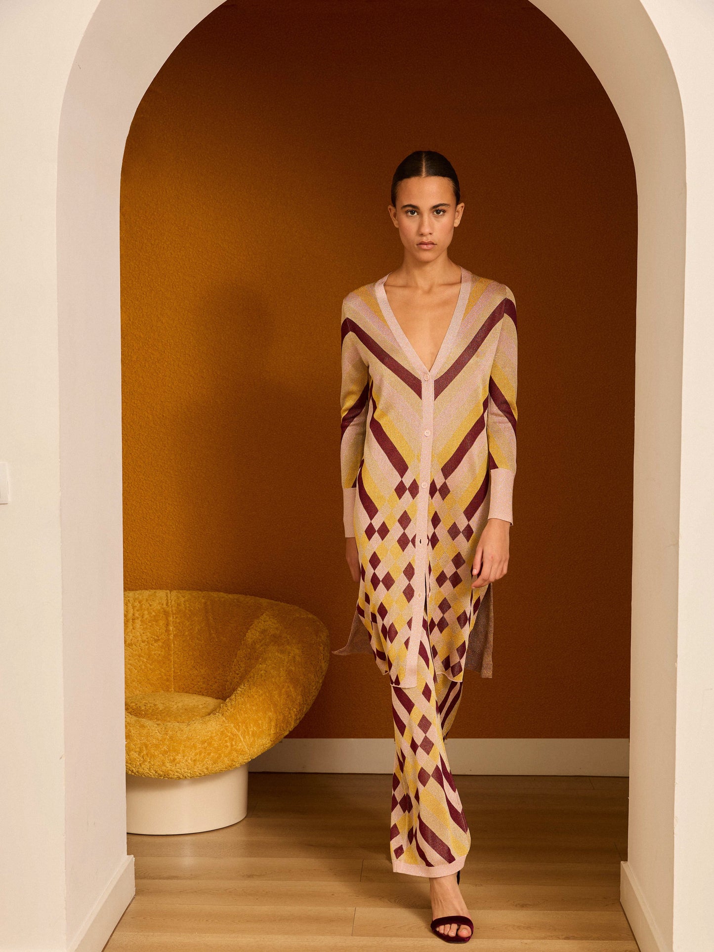 Pantalón de lurex estampado granate