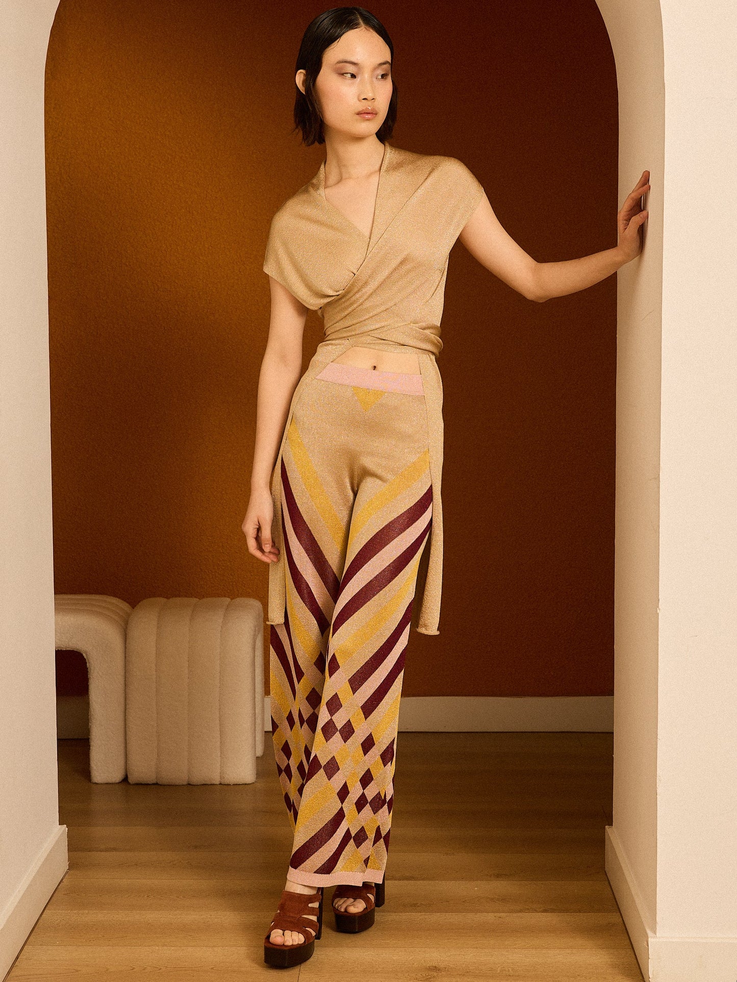 Pantalón de lurex estampado granate