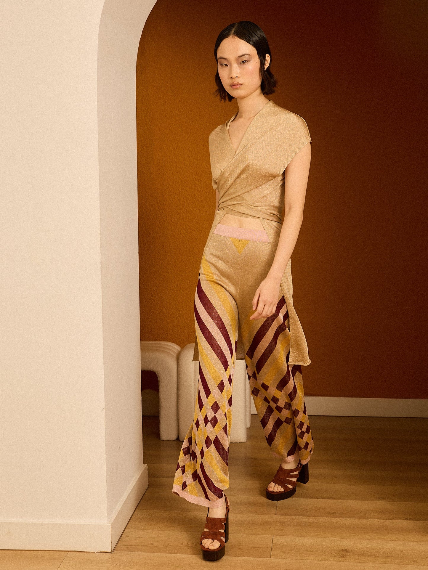 Pantalón de lurex estampado granate