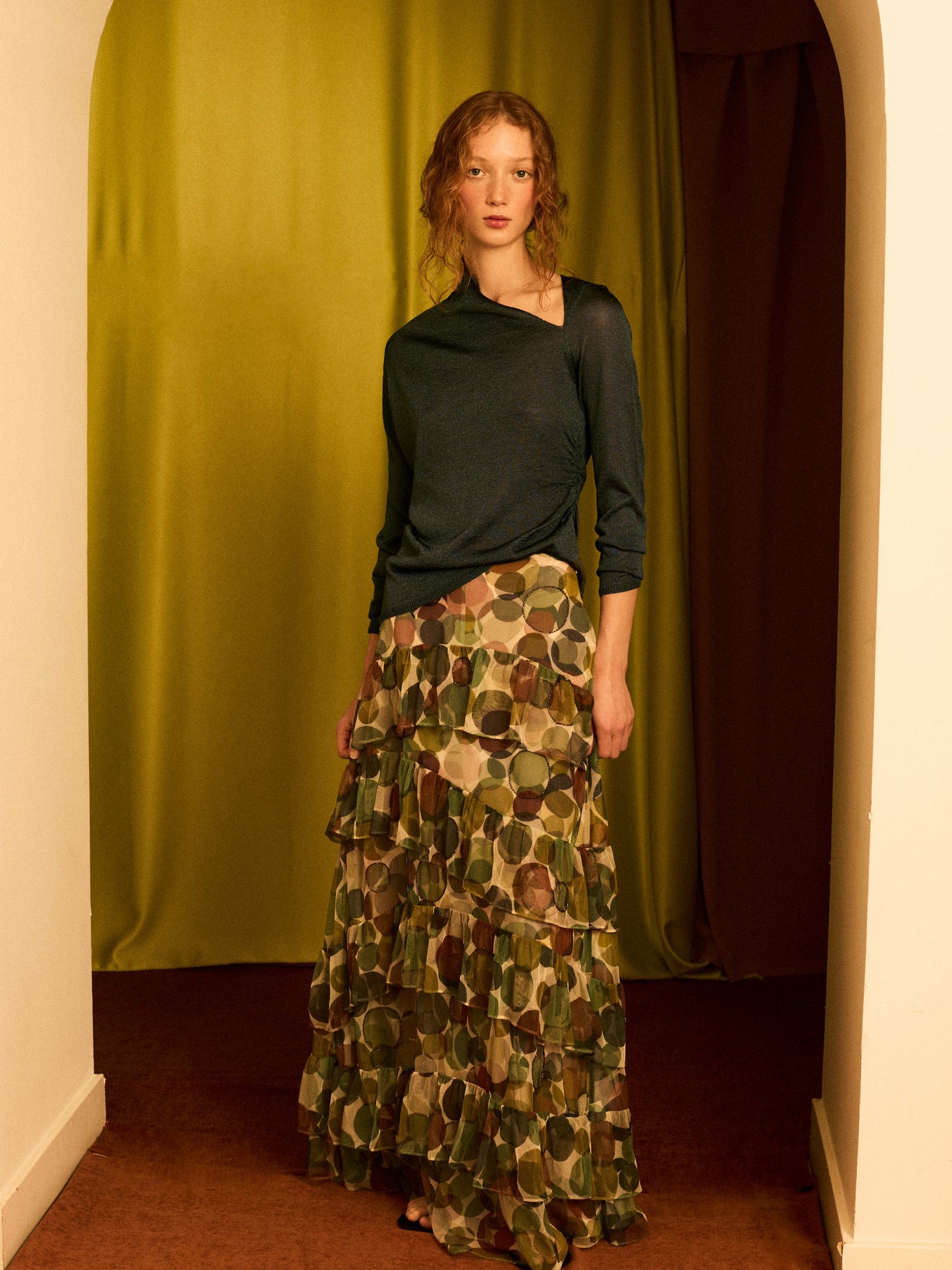 Jersey cuello asimétrico color plomo