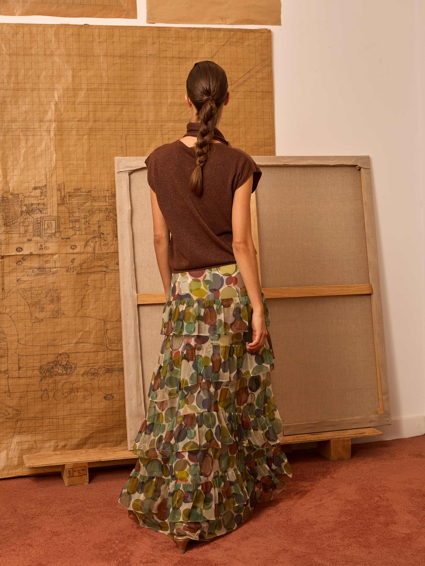 Top con lazada marrón