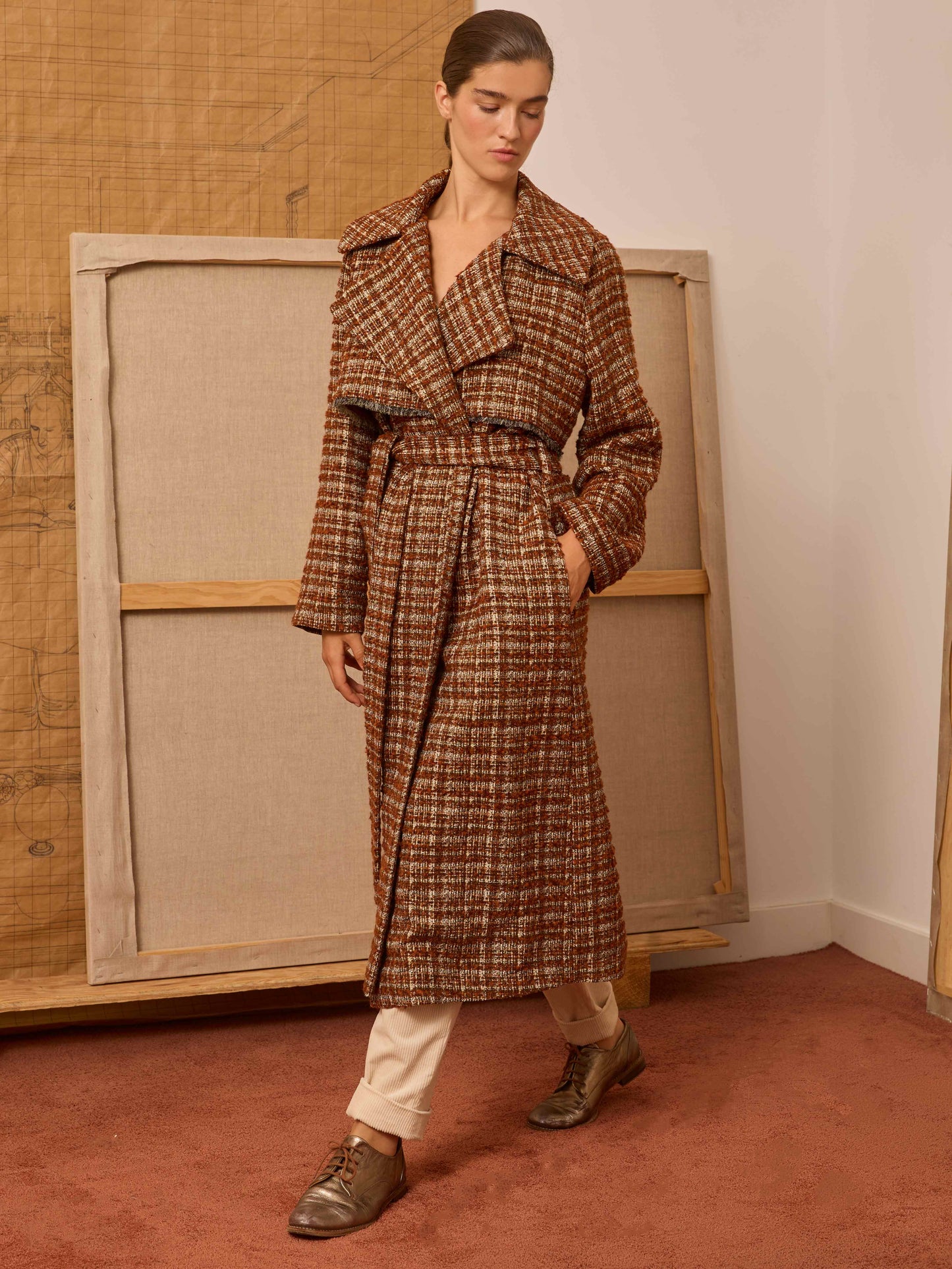 Abrigo naranja con desflecado