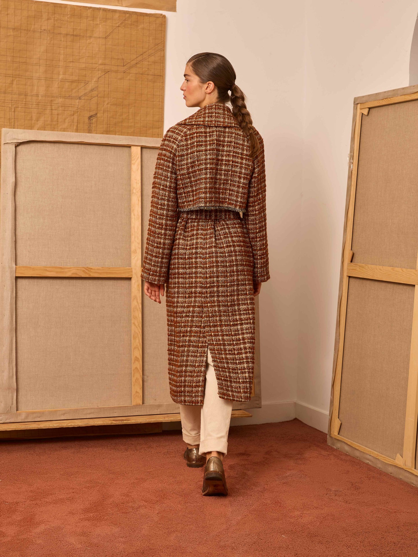 Abrigo naranja con desflecado