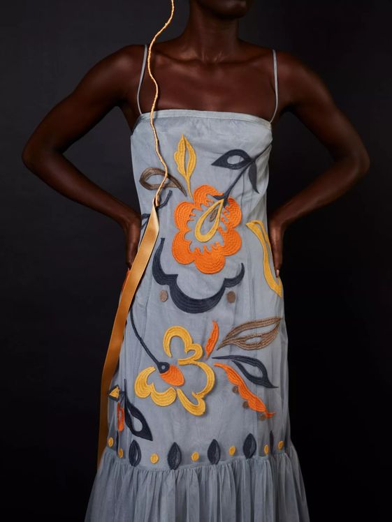 Vestido midi de tul azul