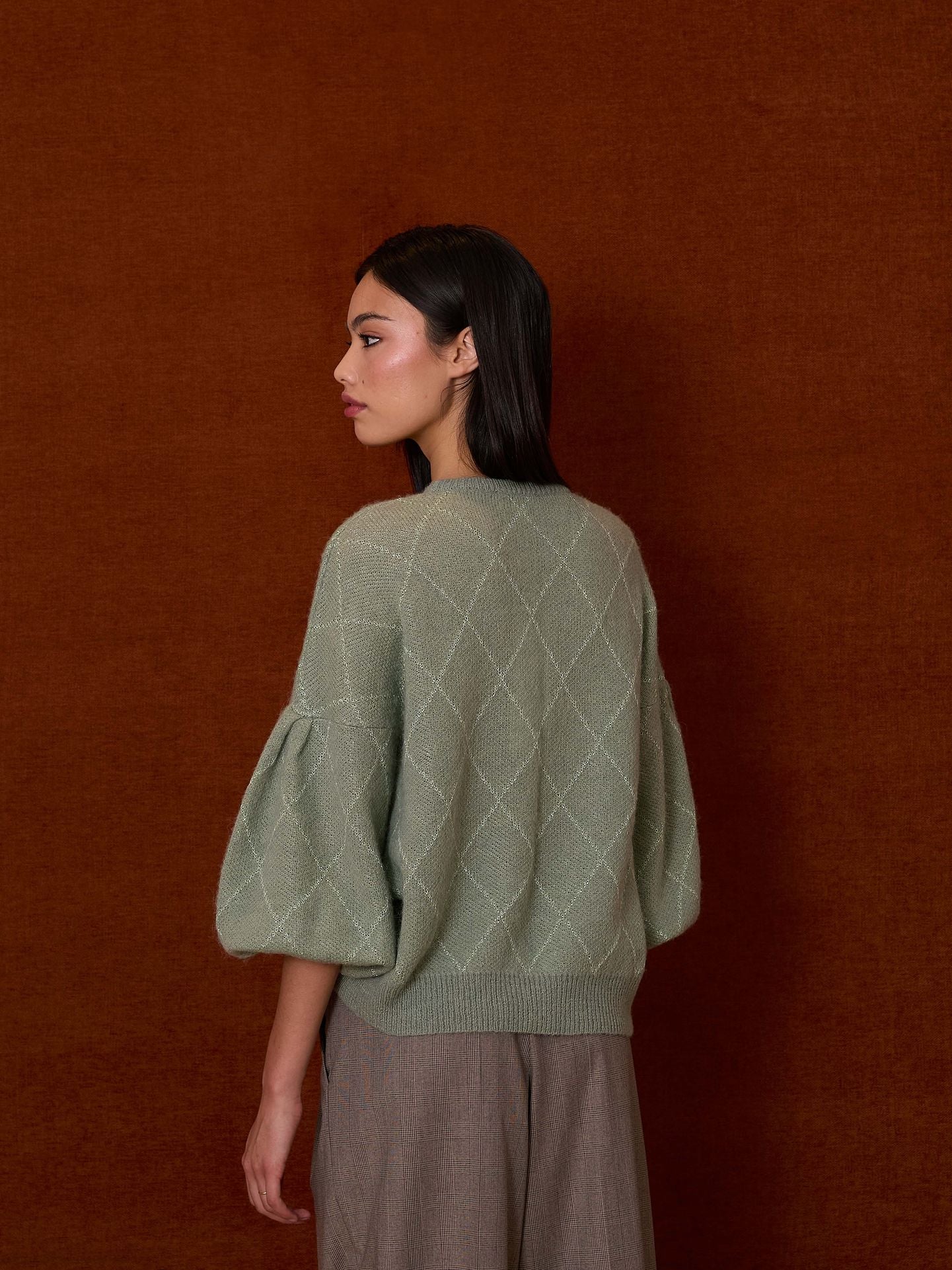 Jersey verde agua con rombos de lurex y mangas farol