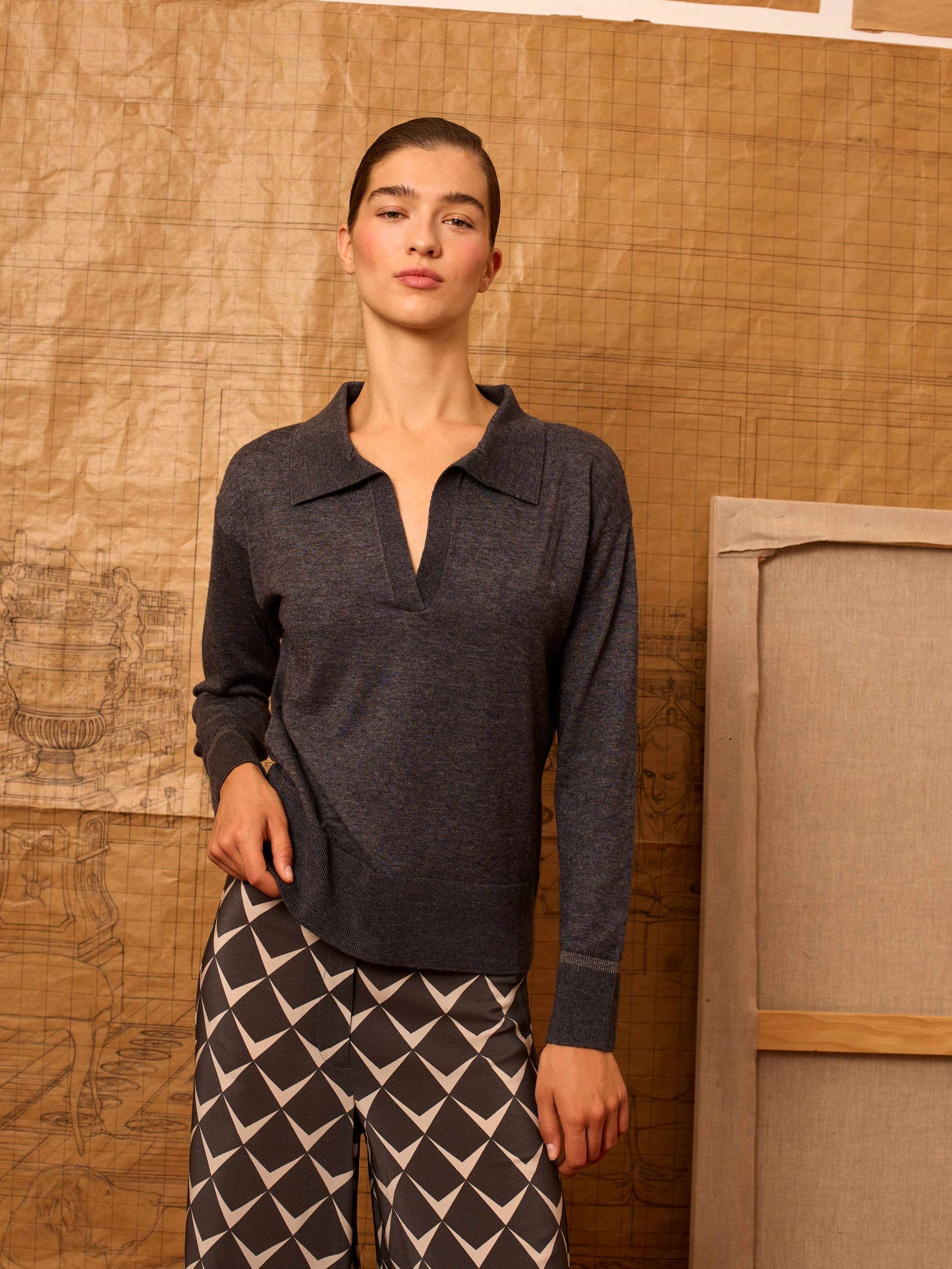 Polo de punto color gris