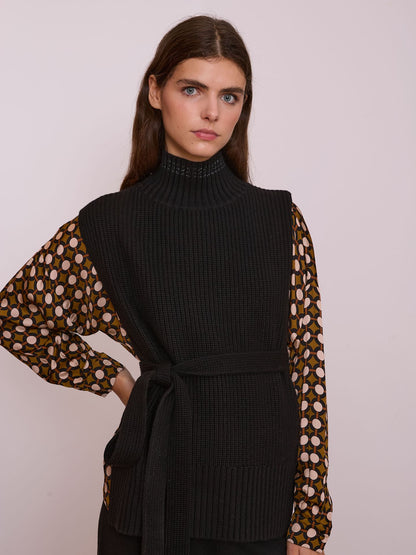 Chaleco cuello alto negro