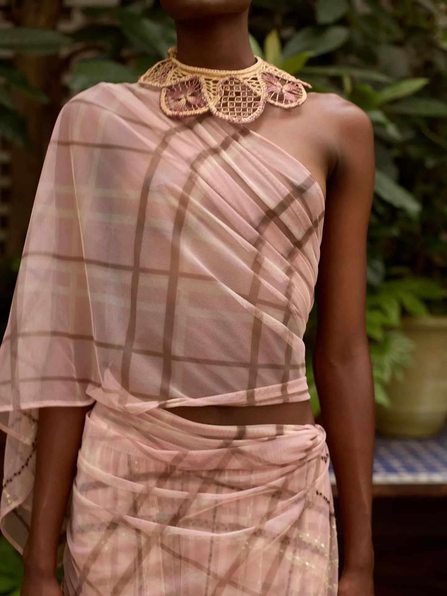 Chal de tul de cuadros rosa