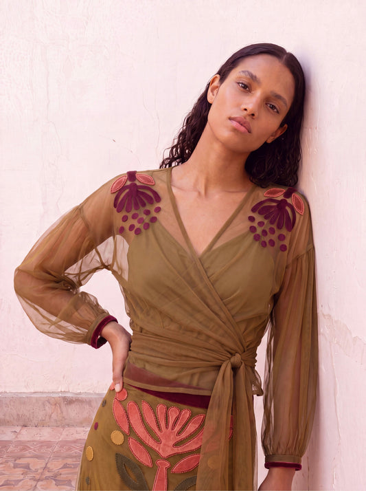 Blusa verde de tul bordado