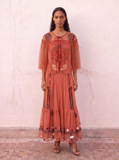 Vestido de tul bordado coral
