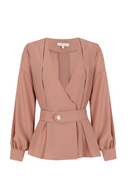 Blusa escote pico y pliegues maquillaje