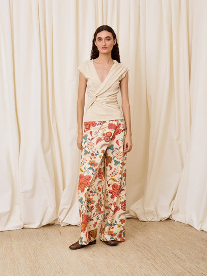 Top de punto con frunce beige
