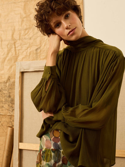 Blusa verde cuello alto lazada