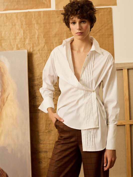 Camisa blanca con jaretas