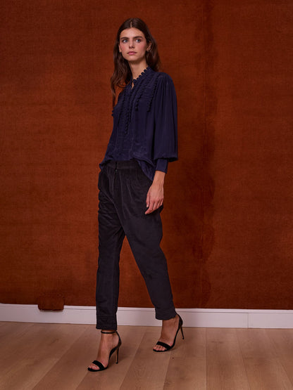 Camisa satinada con festones azul