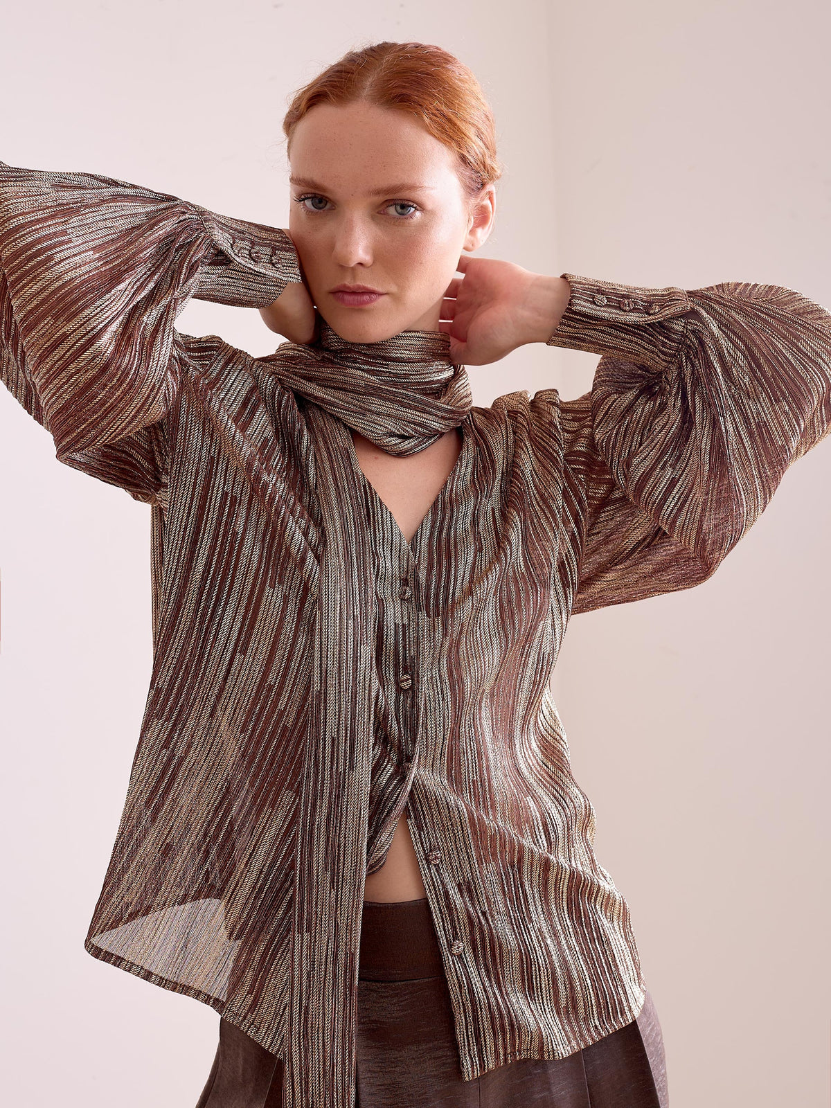 Blusa metalizada marrón