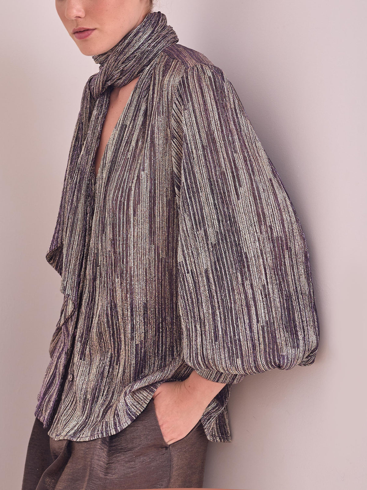 Blusa violeta metalizada