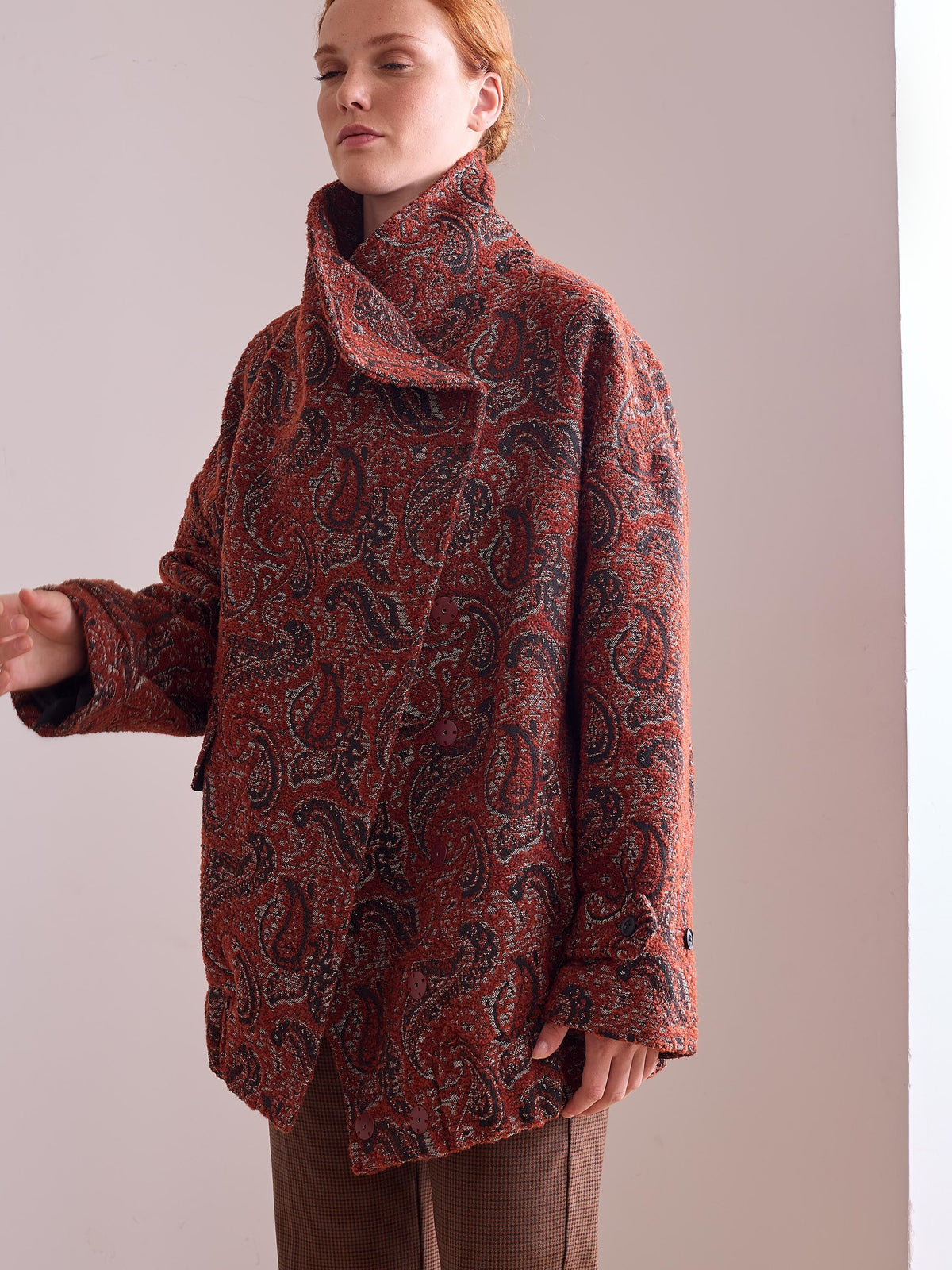 Cazadora teja estampada