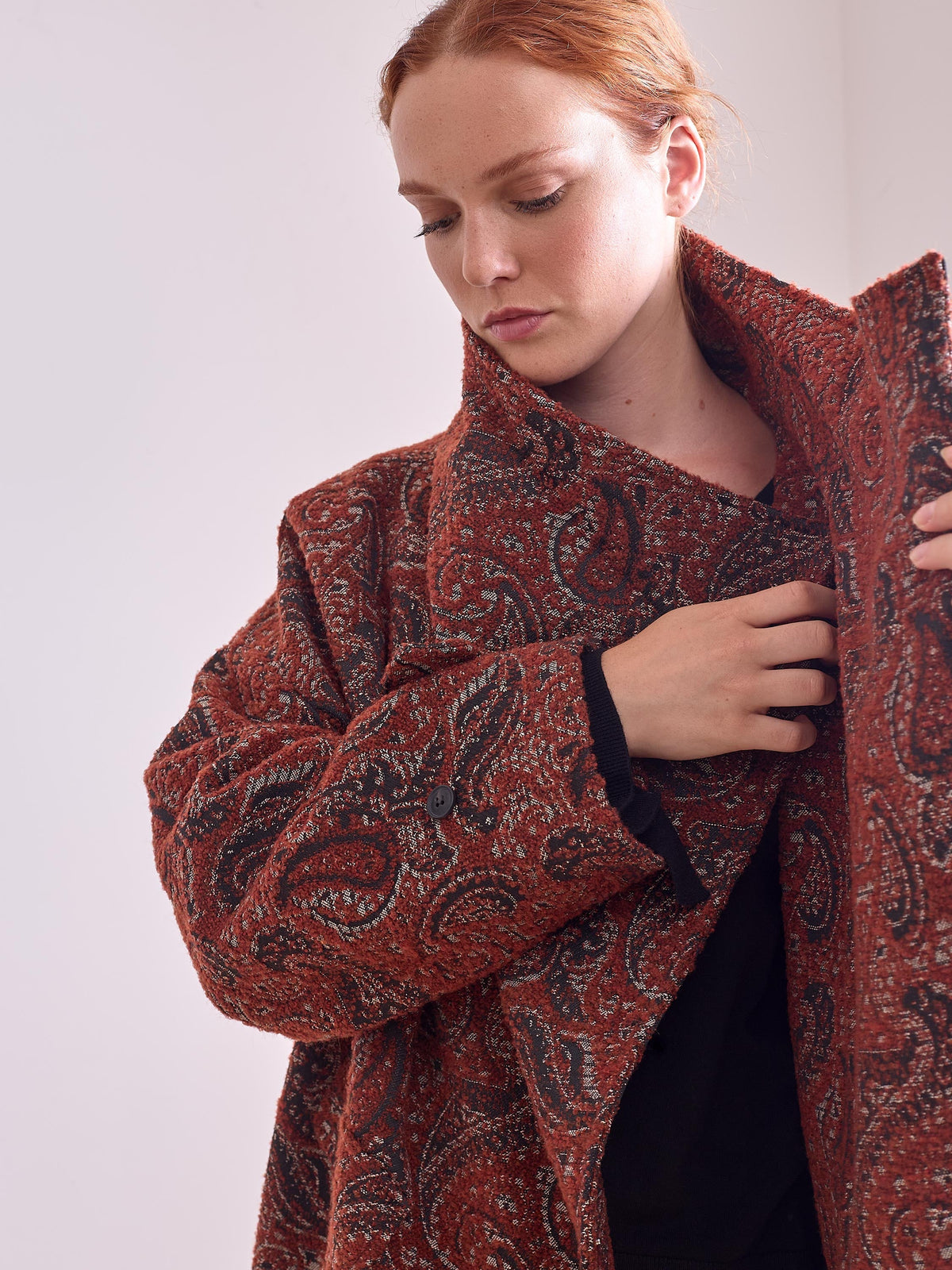 Cazadora teja estampada