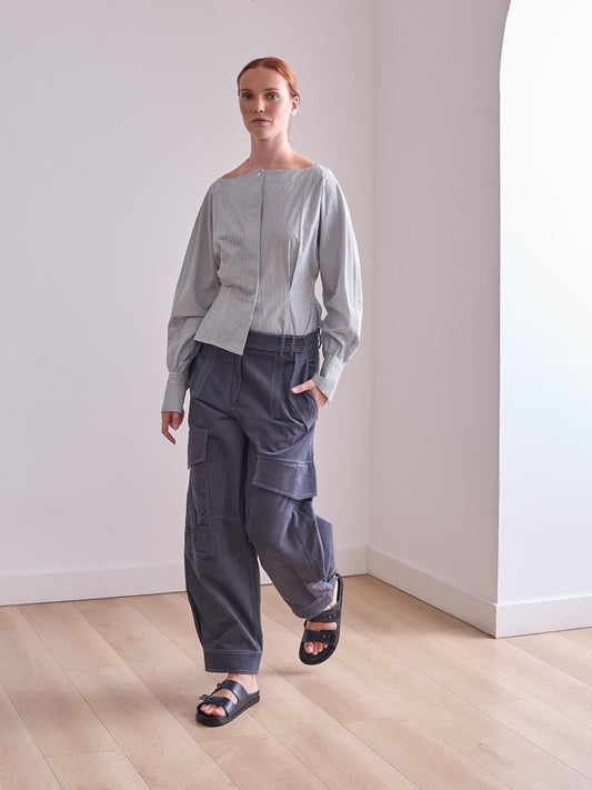 Pantalón azul de pana bordado