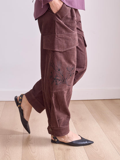 Pantalón de pana bordado marrón