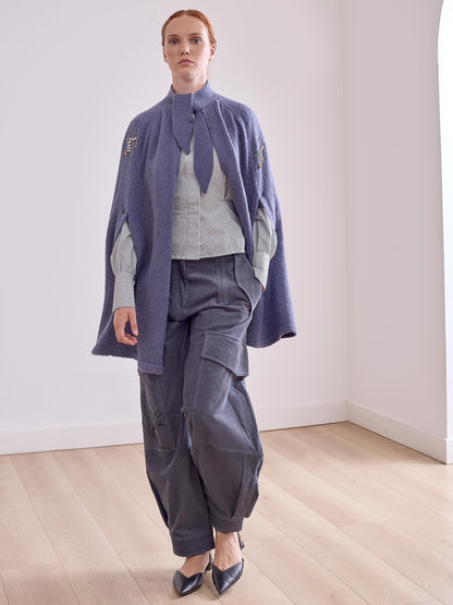 Pantalón azul de pana bordado